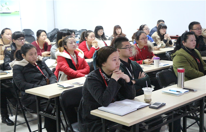 創(chuàng)新、分享、提高---記河南青峰2014年度總結(jié)會(huì)